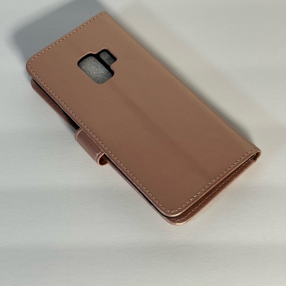 Cell Phone Case - Picture 2 of 6